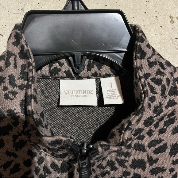 Weekends By Chicos Zip Up Leopard Print Athletic Track Jacket ~ Size 1 (Medium) - Picture 2 of 7